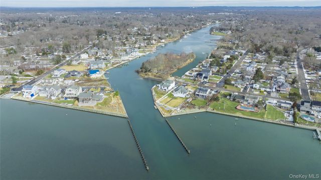 4 Bay Street, Center Moriches, NY 11934