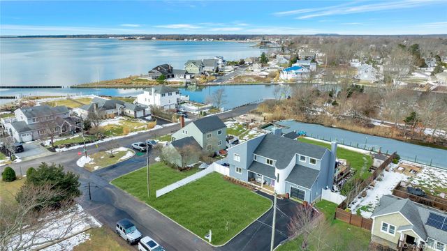 4 Bay Street, Center Moriches, NY 11934