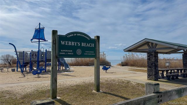 4 Bay Street, Center Moriches, NY 11934