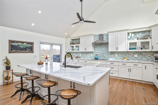 4 Bay Street, Center Moriches, NY 11934