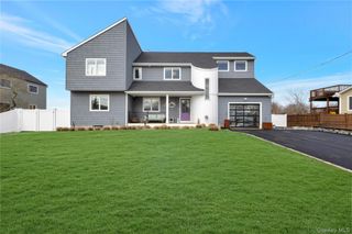 4 Bay Street, Center Moriches, NY 11934