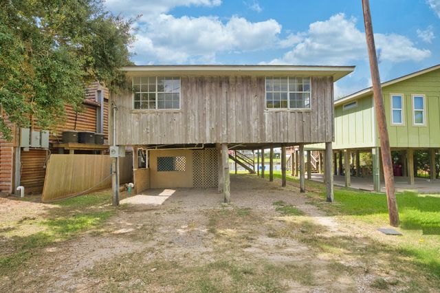 876 County Road 298, Sargent, TX 77414