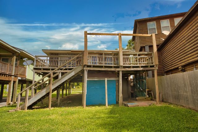 876 County Road 298, Sargent, TX 77414