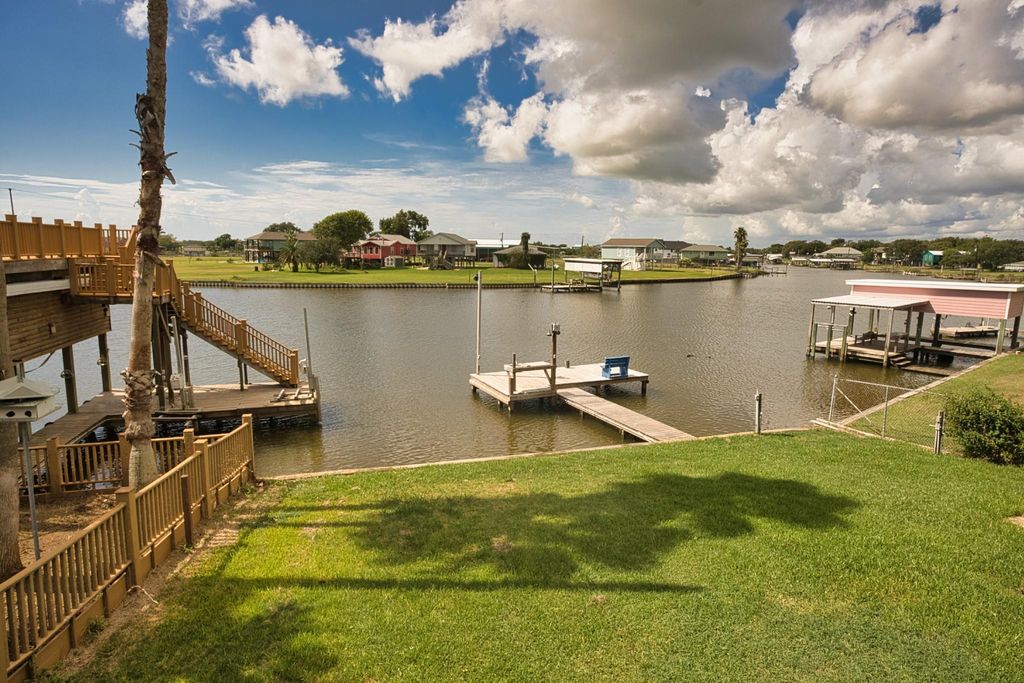 876 County Road 298, Sargent, TX 77414