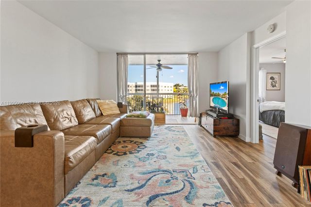 7676 Trent Dr 308, Tamarac, FL 33321