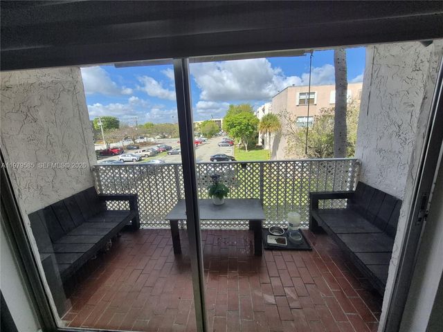 8405 NW 8th Street 304, Miami, FL 33126