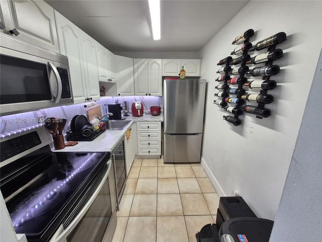 8405 NW 8th Street 304, Miami, FL 33126