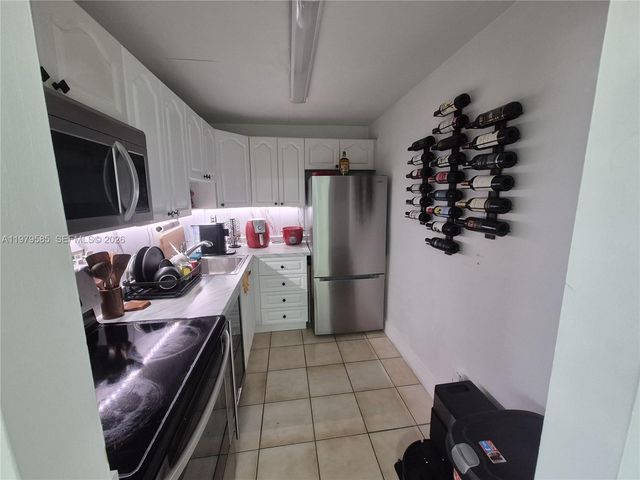 8405 NW 8th Street 304, Miami, FL 33126
