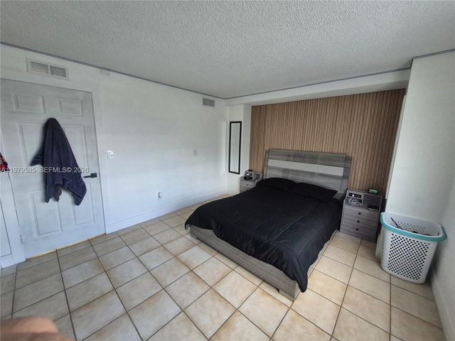8405 NW 8th Street 304, Miami, FL 33126