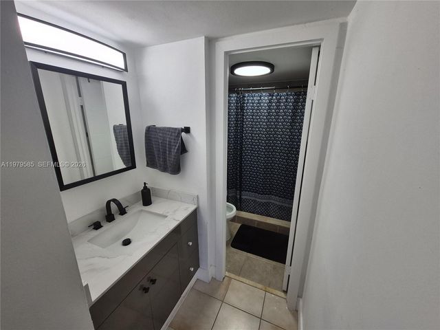 8405 NW 8th Street 304, Miami, FL 33126