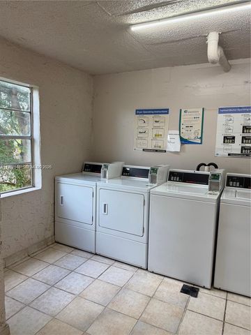 8405 NW 8th Street 304, Miami, FL 33126