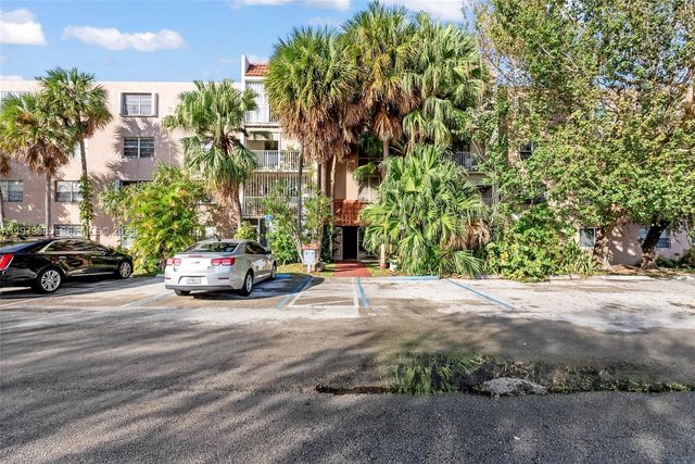 8405 NW 8th Street 304, Miami, FL 33126