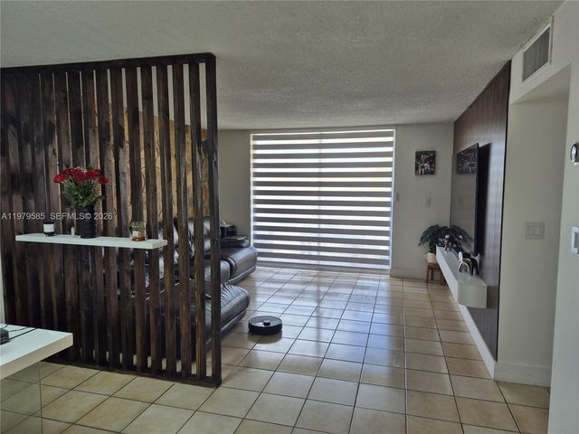 8405 NW 8th Street 304, Miami, FL 33126