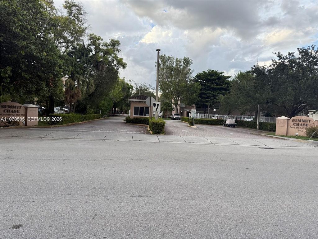 8405 NW 8th Street 304, Miami, FL 33126