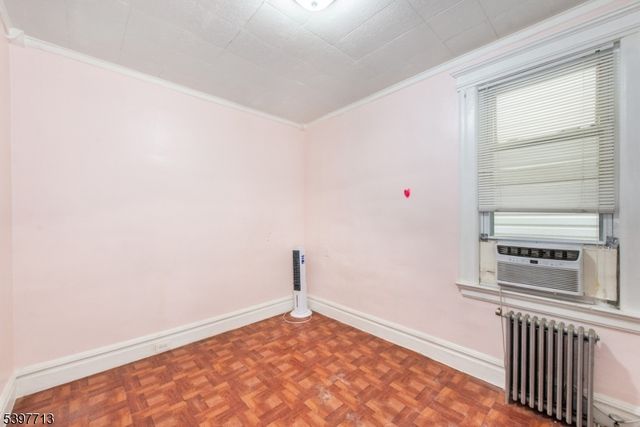 308 Davis Ave, Harrison Town, NJ 07029