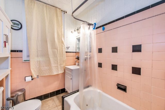 308 Davis Ave, Harrison Town, NJ 07029