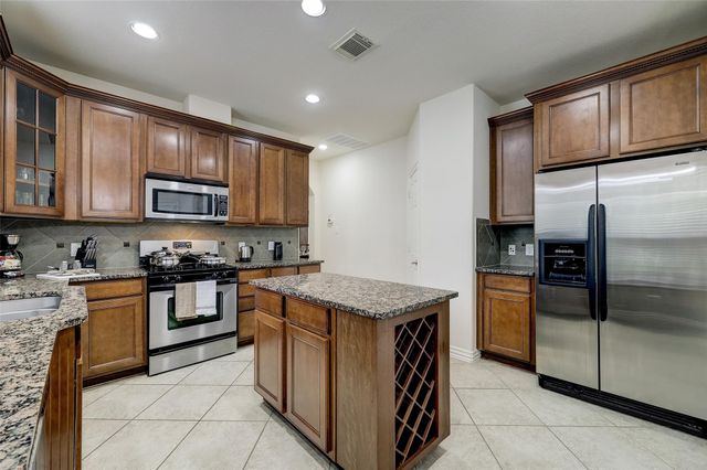 2 Ginger Jar Street, The Woodlands, TX 77382