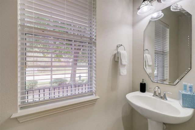 2 Ginger Jar Street, The Woodlands, TX 77382