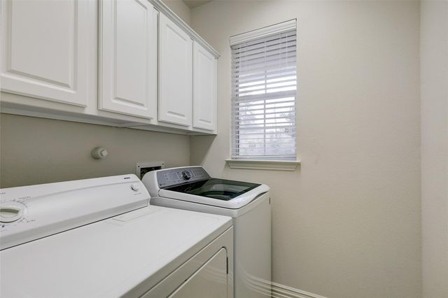 2 Ginger Jar Street, The Woodlands, TX 77382