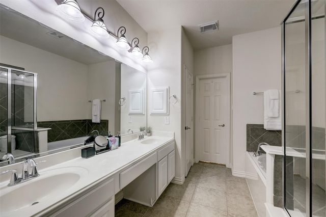 2 Ginger Jar Street, The Woodlands, TX 77382