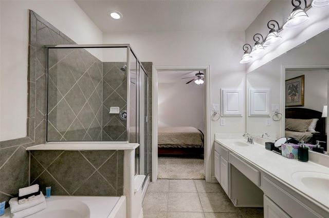 2 Ginger Jar Street, The Woodlands, TX 77382