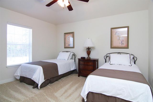 2 Ginger Jar Street, The Woodlands, TX 77382