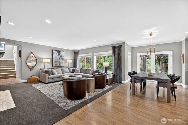 25901 NE 1st Place, Sammamish, WA 98074