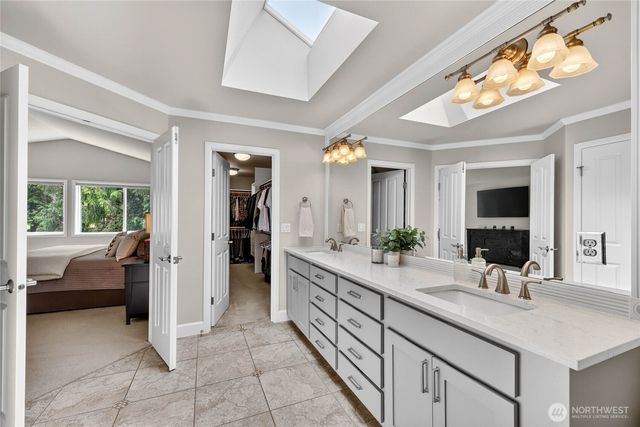 25901 NE 1st Place, Sammamish, WA 98074