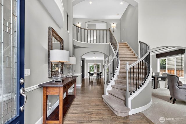 25901 NE 1st Place, Sammamish, WA 98074