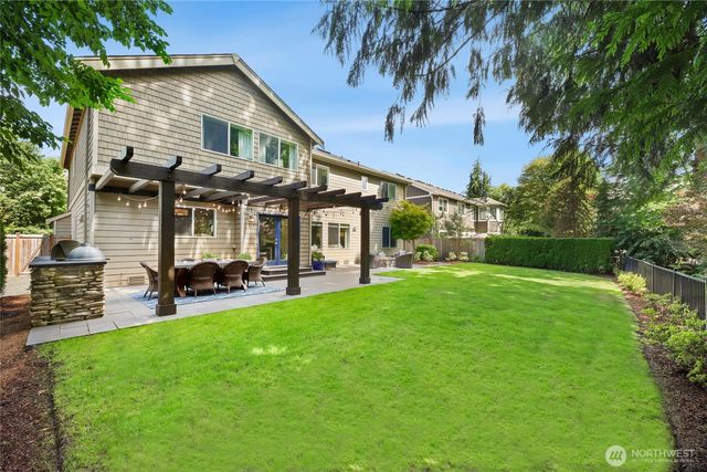 25901 NE 1st Place, Sammamish, WA 98074