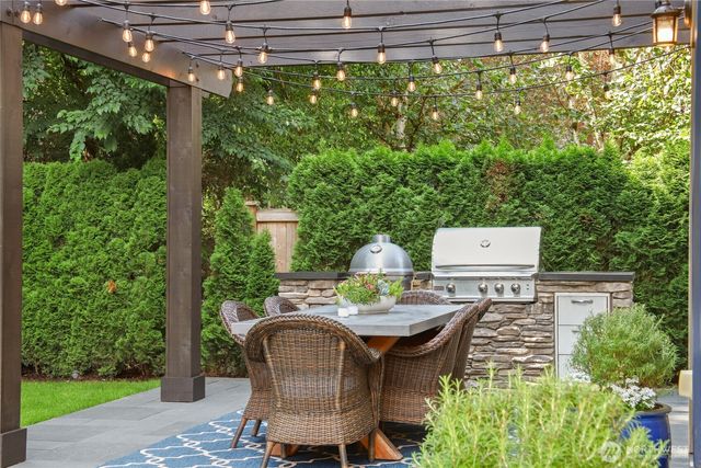 25901 NE 1st Place, Sammamish, WA 98074