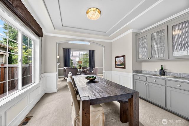 25901 NE 1st Place, Sammamish, WA 98074