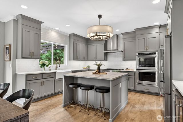 25901 NE 1st Place, Sammamish, WA 98074