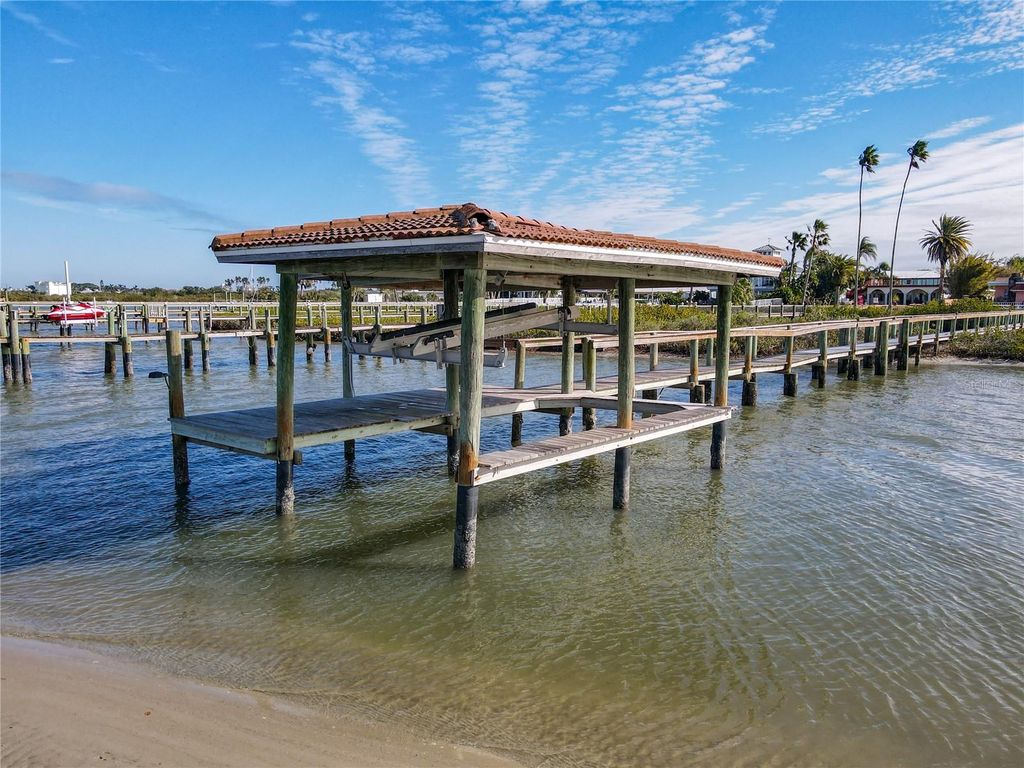 Image 5 of property listing at 2 RICHMOND DRIVE, New Smyrna Beach, FL 32169