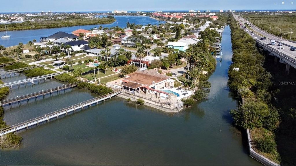 Image 42 of property listing at 2 RICHMOND DRIVE, New Smyrna Beach, FL 32169