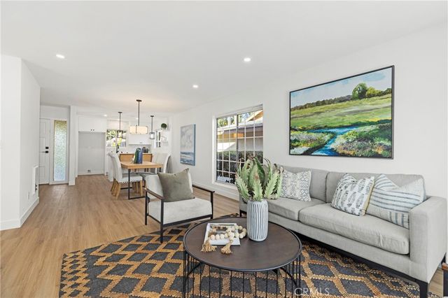 521 S Lyon 49, Santa Ana, CA 92701