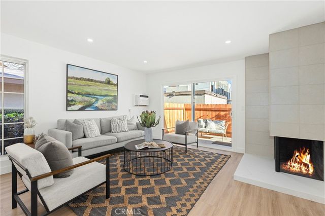 521 S Lyon 49, Santa Ana, CA 92701