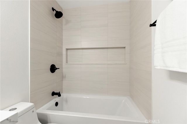 521 S Lyon 49, Santa Ana, CA 92701