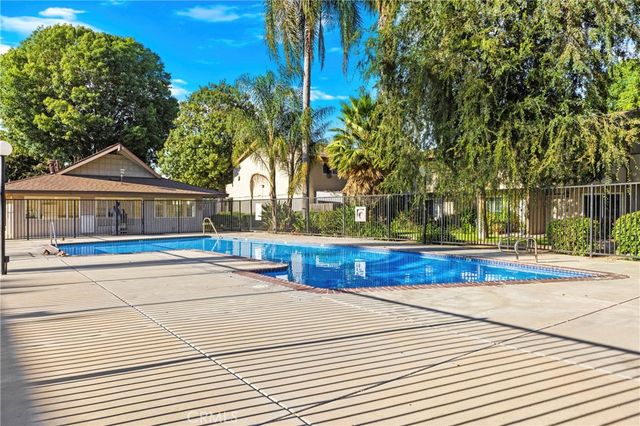 521 S Lyon 49, Santa Ana, CA 92701