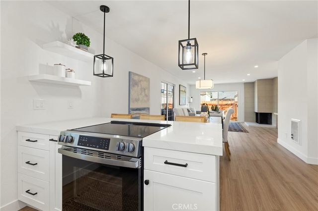 521 S Lyon 49, Santa Ana, CA 92701