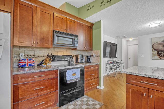 102 SAND PINE Way, Royal Palm Beach, FL 33411