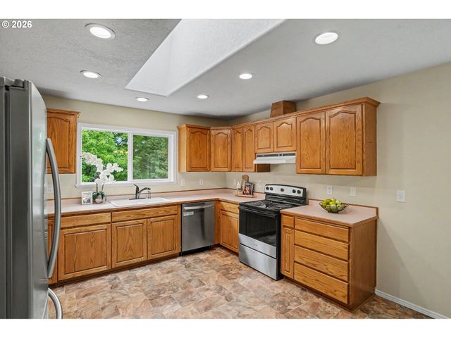 1759 SUNBURST Ter, Salem, OR 97304