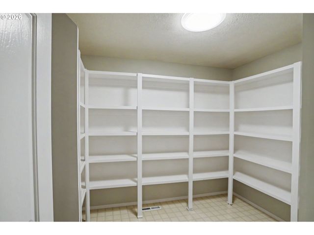 1759 SUNBURST Ter, Salem, OR 97304