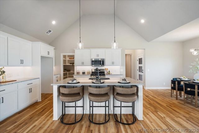 5521 E 136th Place N, Collinsville, OK 74021