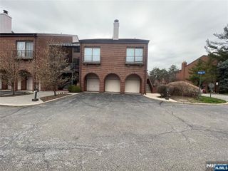 5 Millay Court, Teaneck, NJ 07666