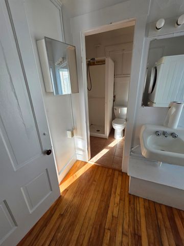 31 Granite Street, Barre City, VT 05641