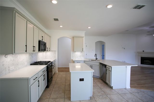 401 Eureka Court, Burleson, TX 76028