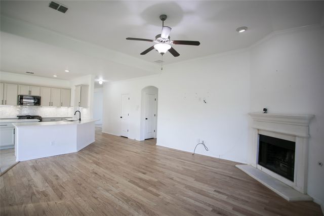 401 Eureka Court, Burleson, TX 76028