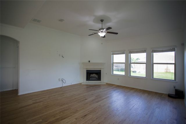 401 Eureka Court, Burleson, TX 76028
