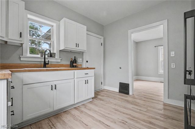 1010 Sawyer Avenue, Akron, OH 44310